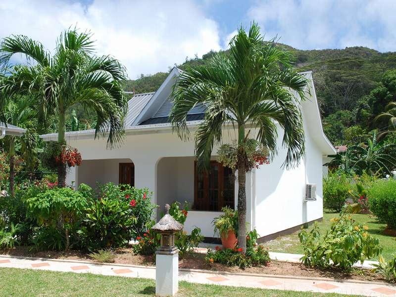 Britannia Hotel Grand Anse  Exterior photo