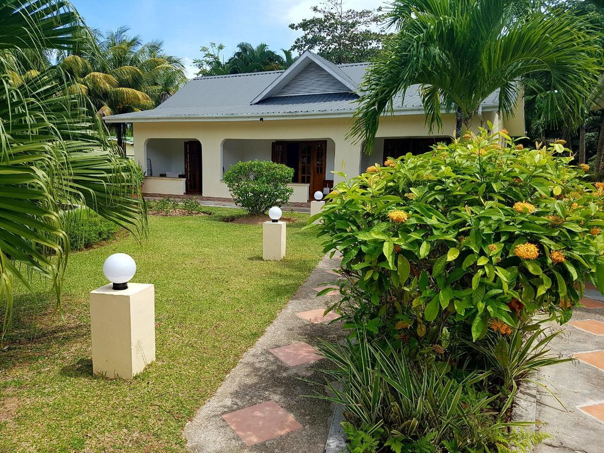 Britannia Hotel Grand Anse  Exterior photo